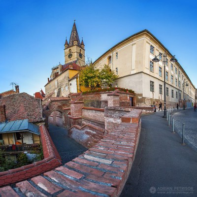 Sibiu, Brukenthal College (Source: www.adrianpetrisor.ro)